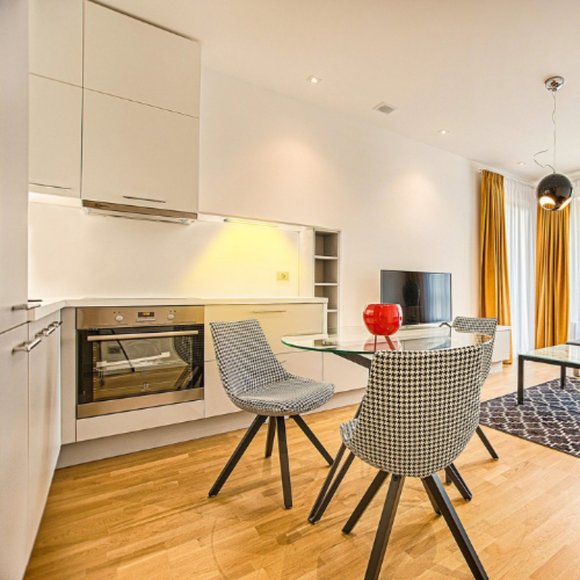 2 Pack LEPOTEC Wireless Rechargeable Motion Sensor Cabinet Lights 18-LED - Picture 5 of 8